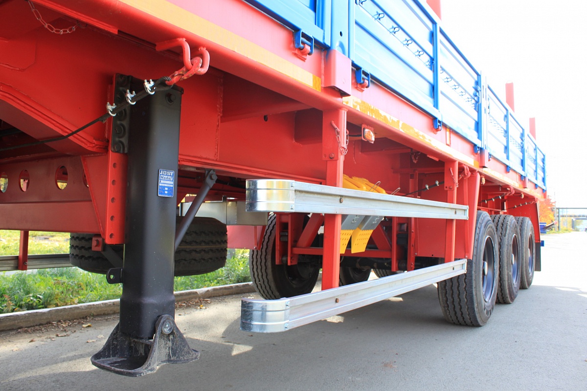 Полуприцеп с опорно-стабилизационными лапами (аппарелями)