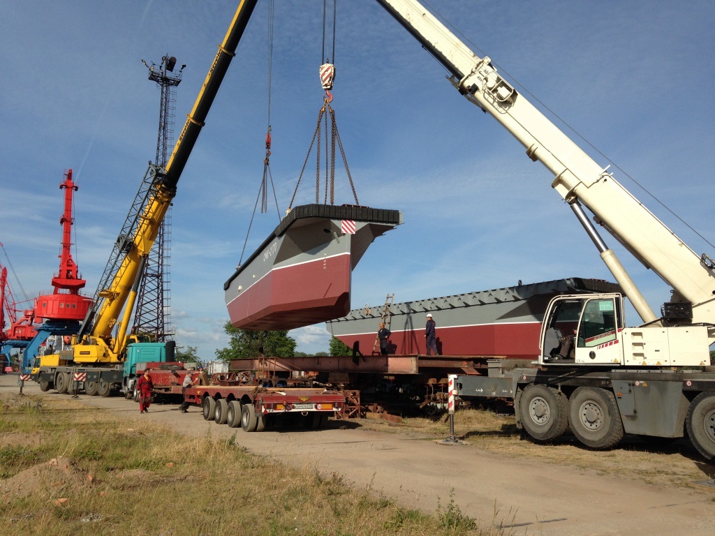 Погрузка судна для дальнейшей перевозки автотранспортом